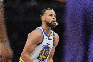 比三分晚点库里生涯罚球命中数来到4000 勇士队史第二人